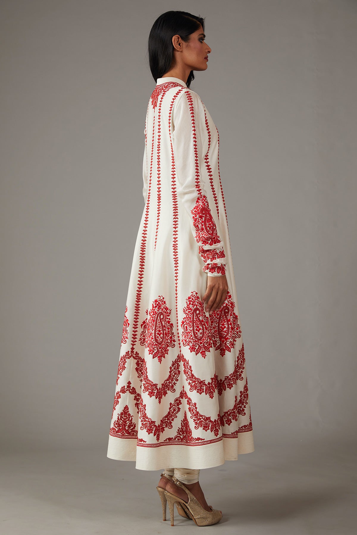Ivory Chanderi Silk Kurta Set With Embroidery