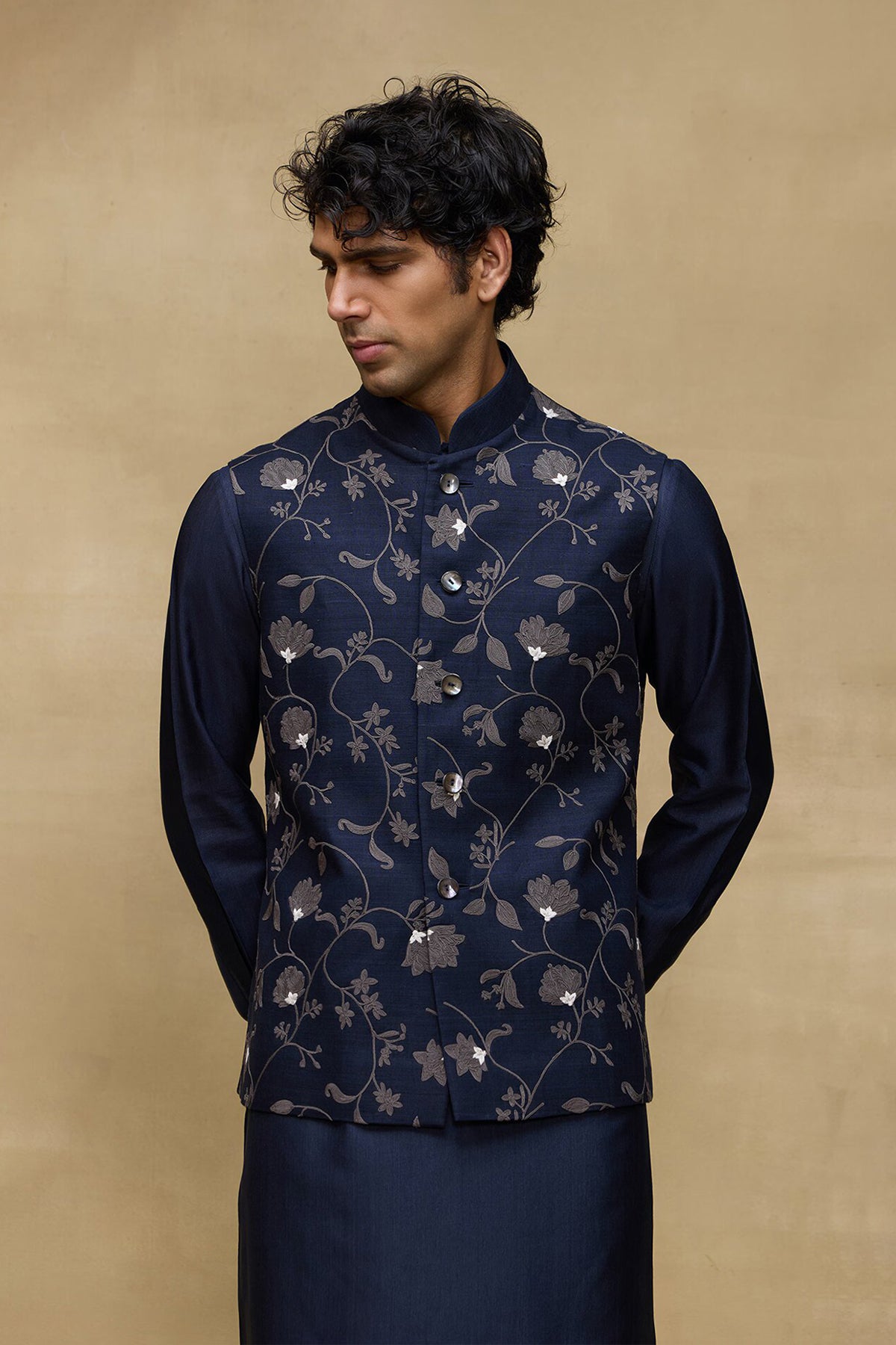 Mens Bundi
