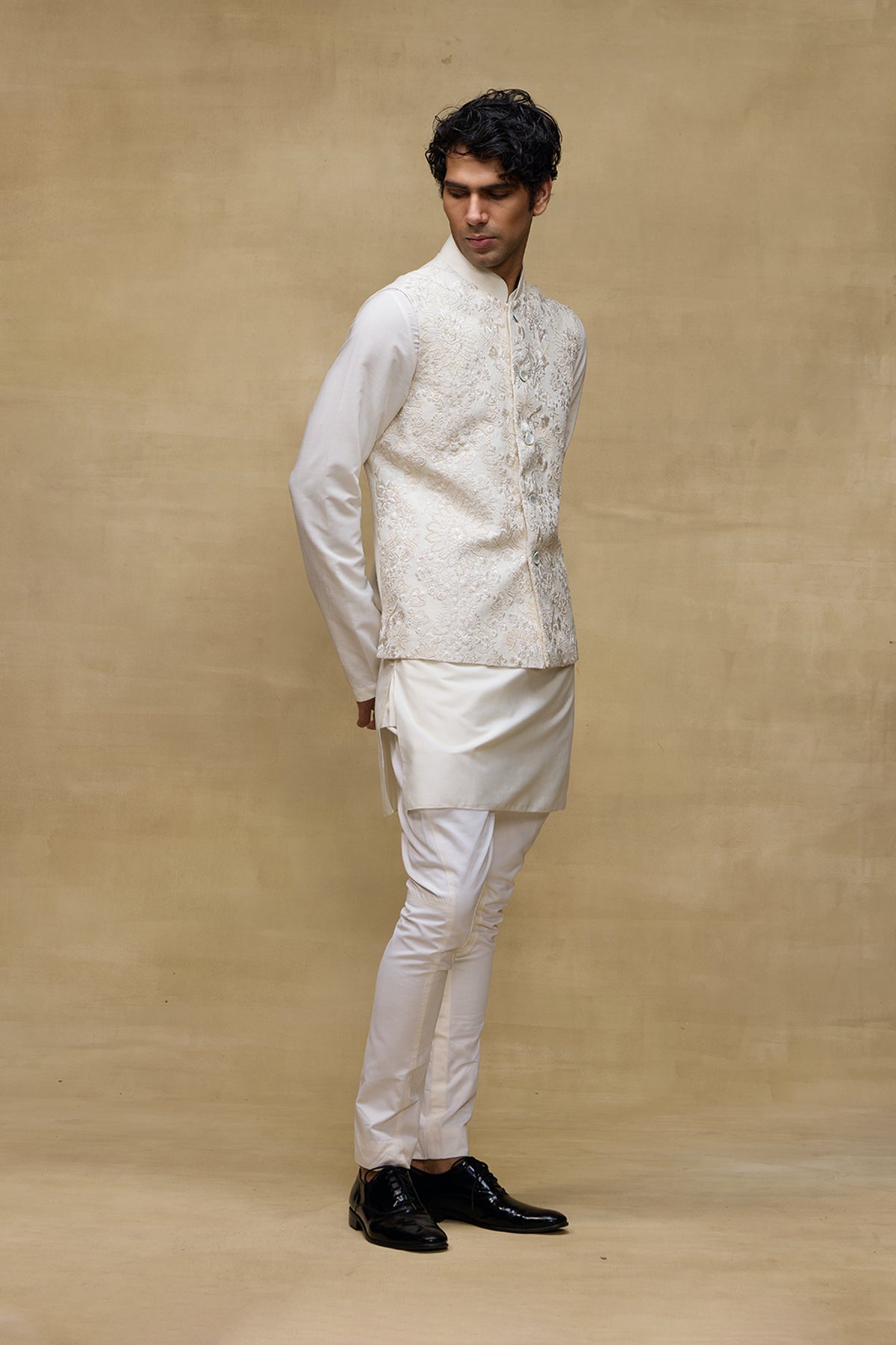 Ivory Noble Mens Bundi