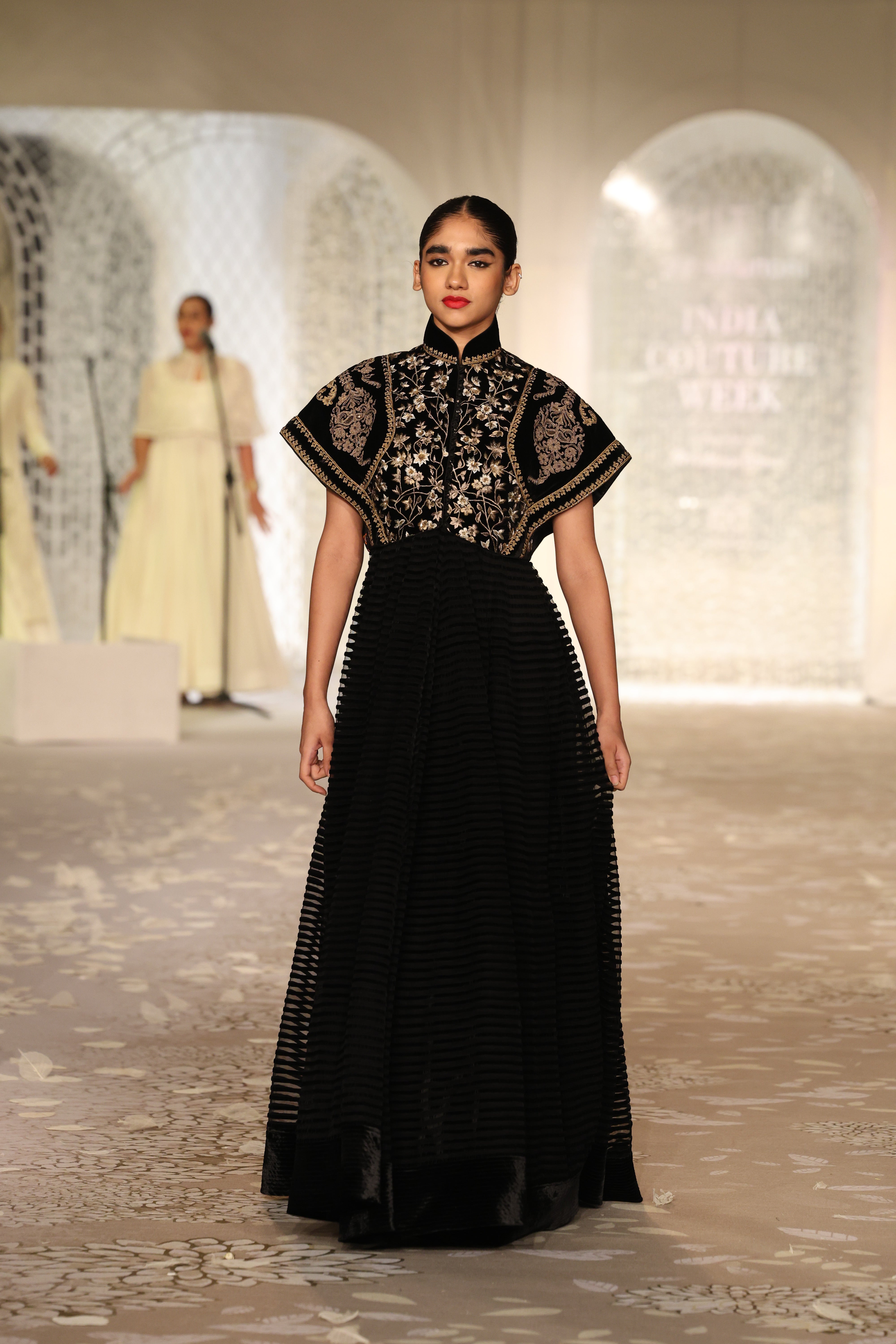 Velvet Embroidered Short Jacket