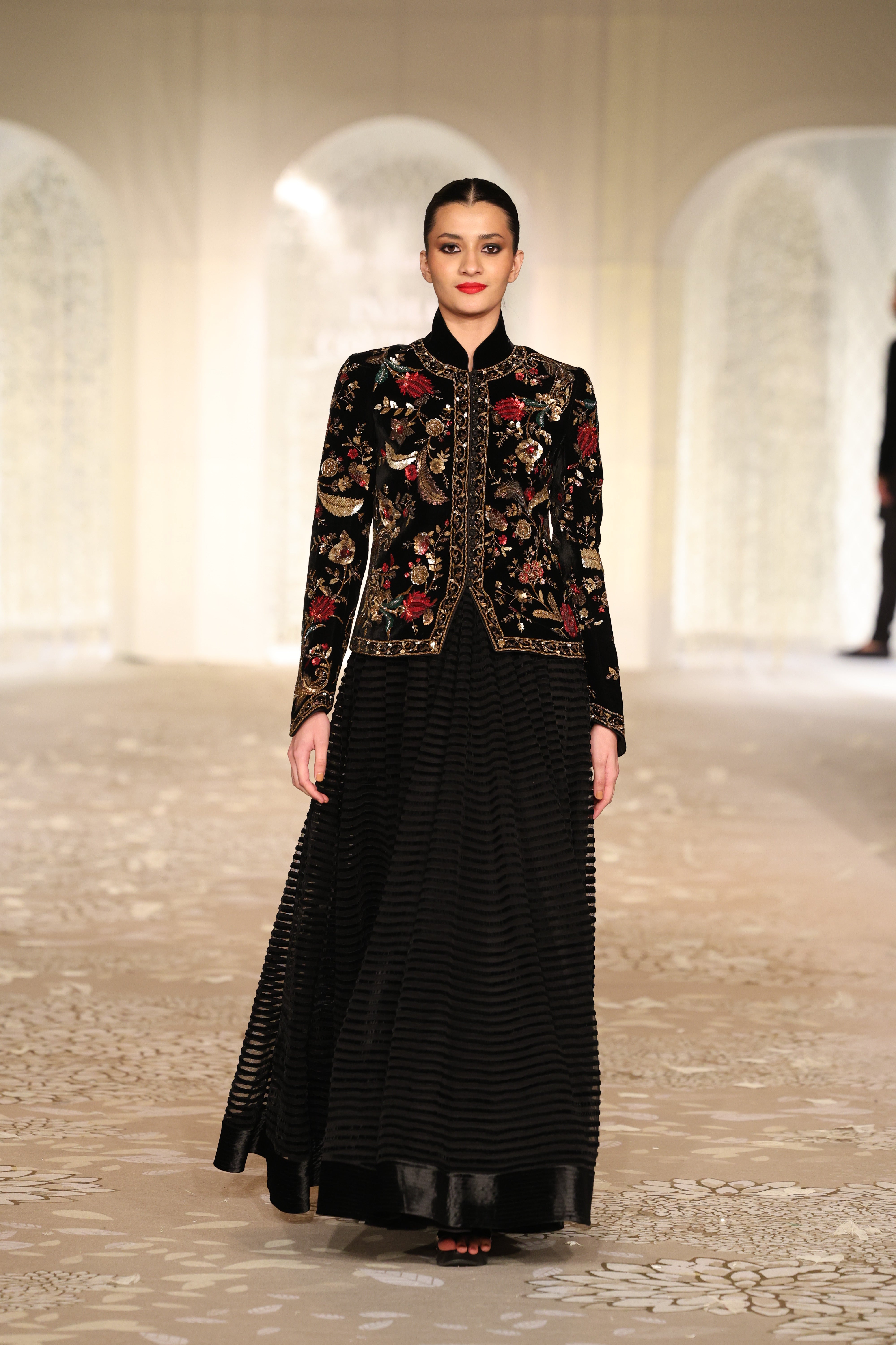 Velvet Embroidered Short Jacket