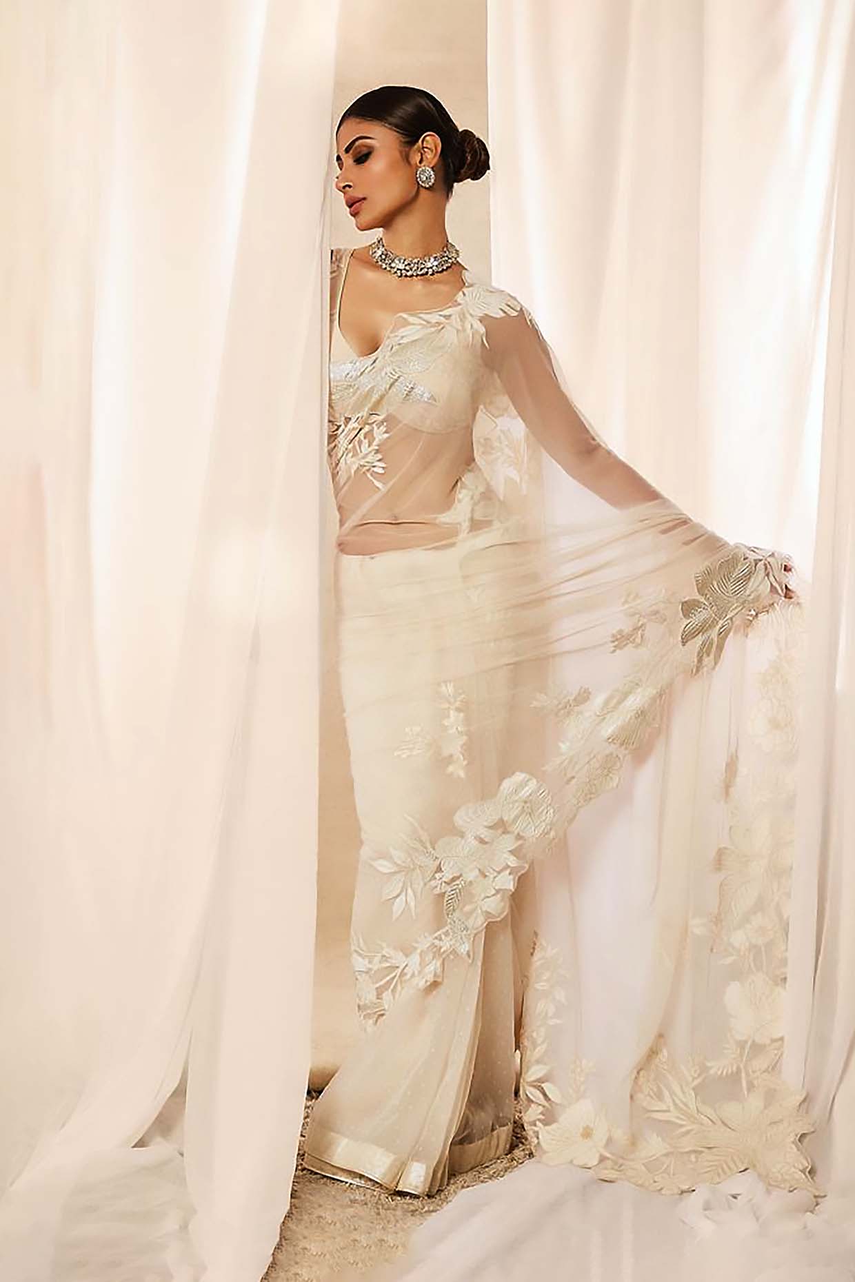 Women's Ivory Embroidered net saree