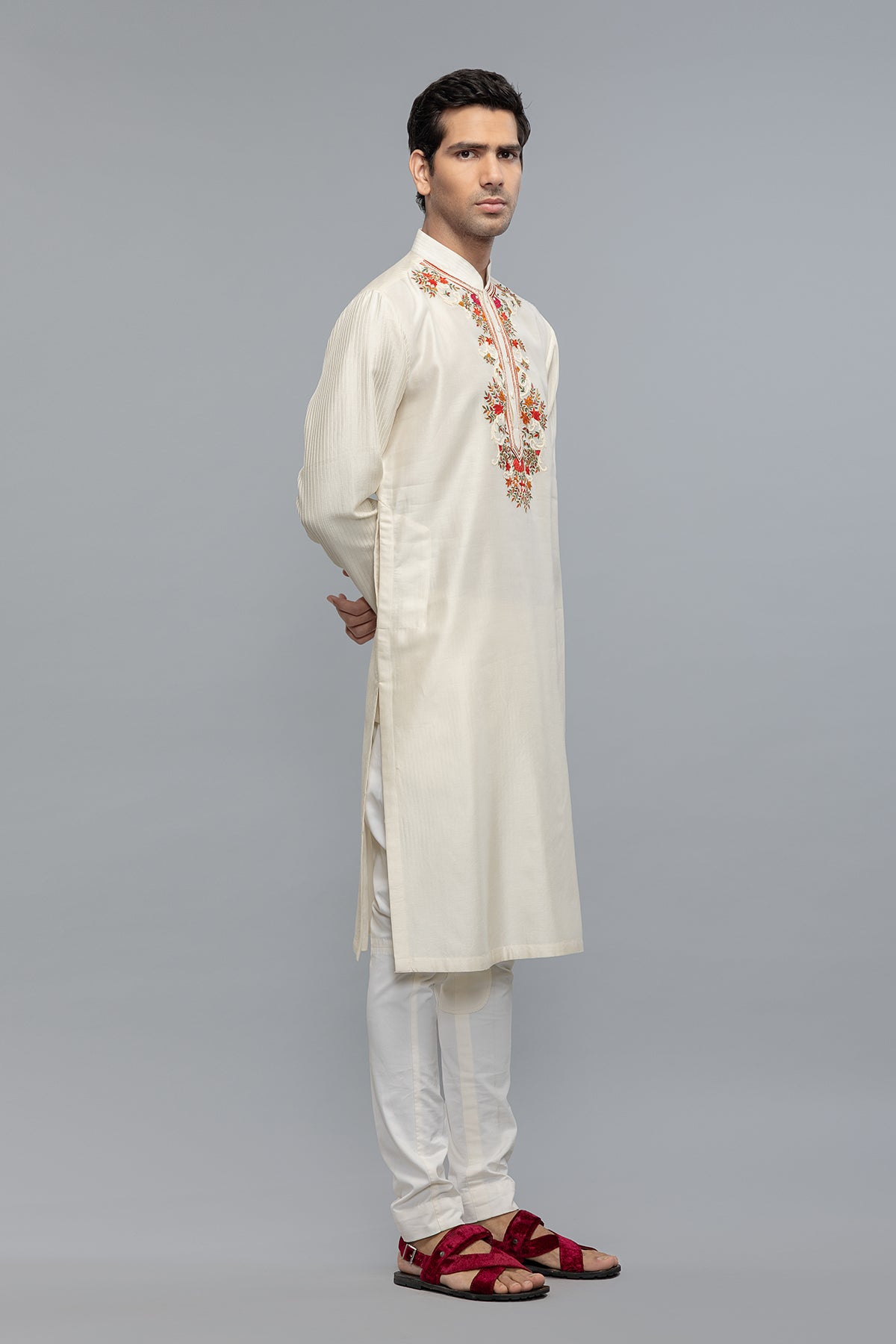 Men's Chanderi Kurta Set with Embroidered Detailing