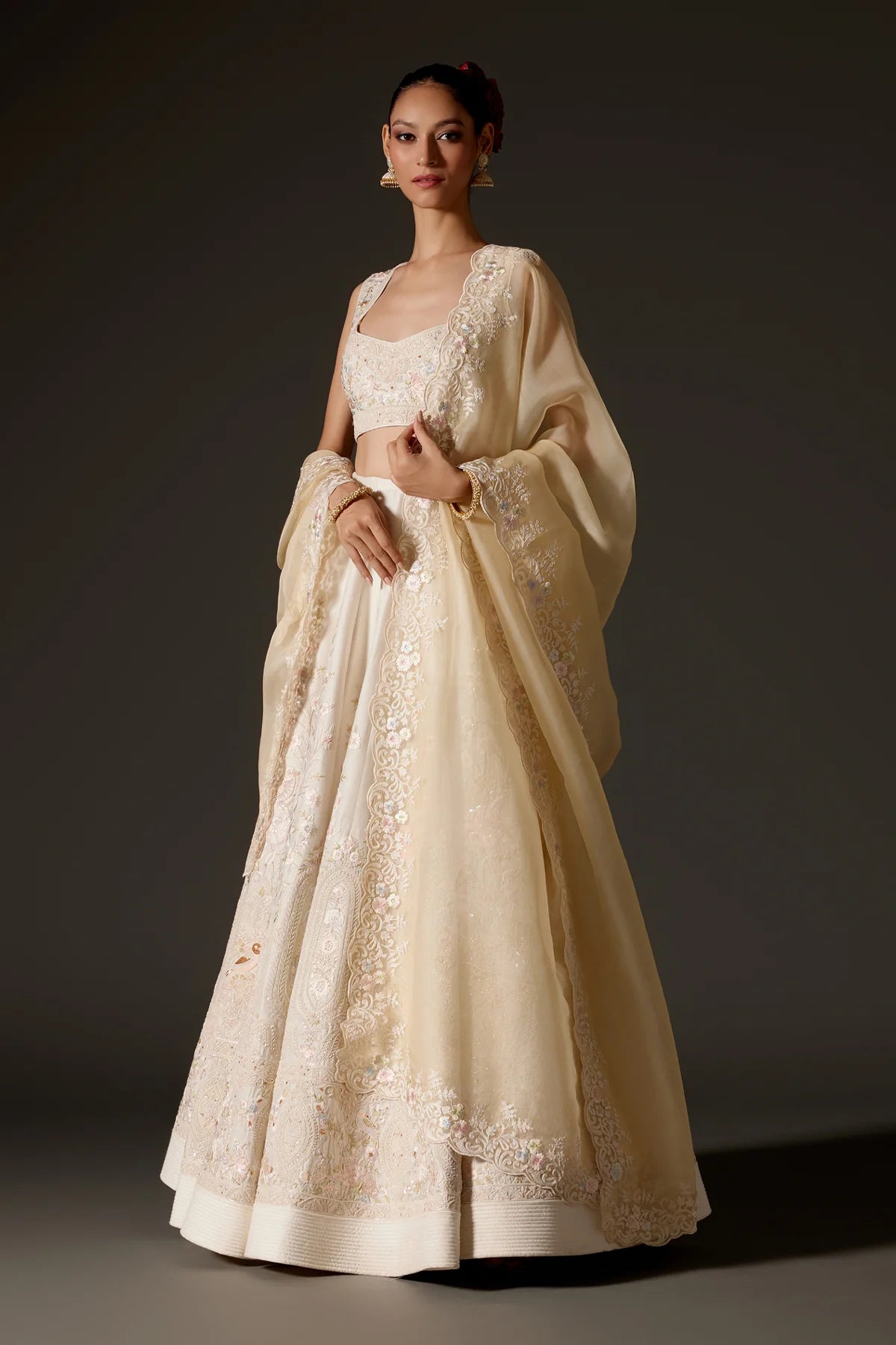 Kareena Kapoor in Rohit Bal Embroidered Lehenga