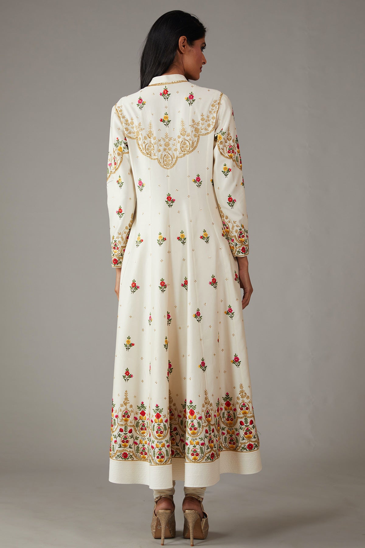 Ivory Kurta Set With Embroidery