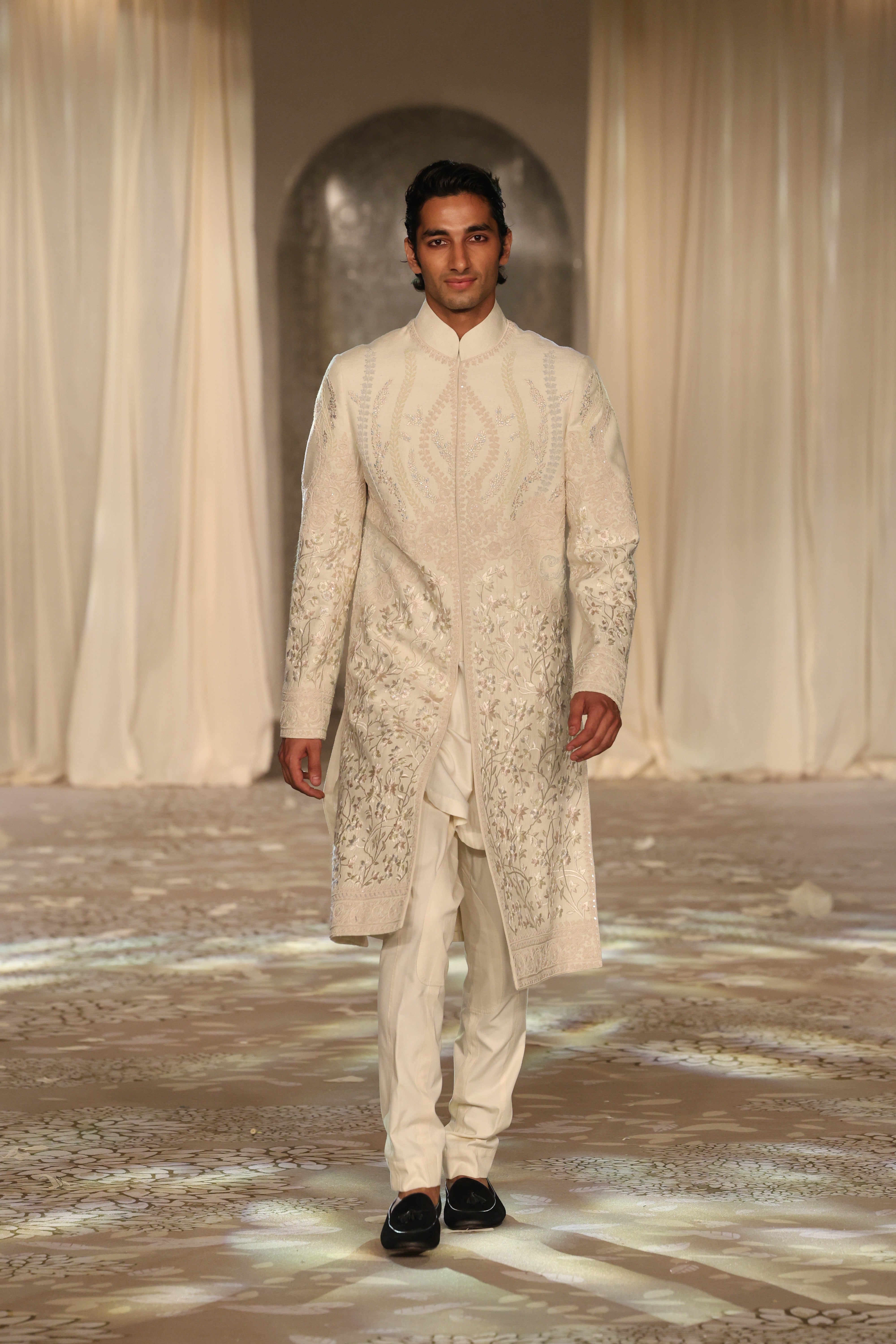 Matka Sherwani With Embroidery