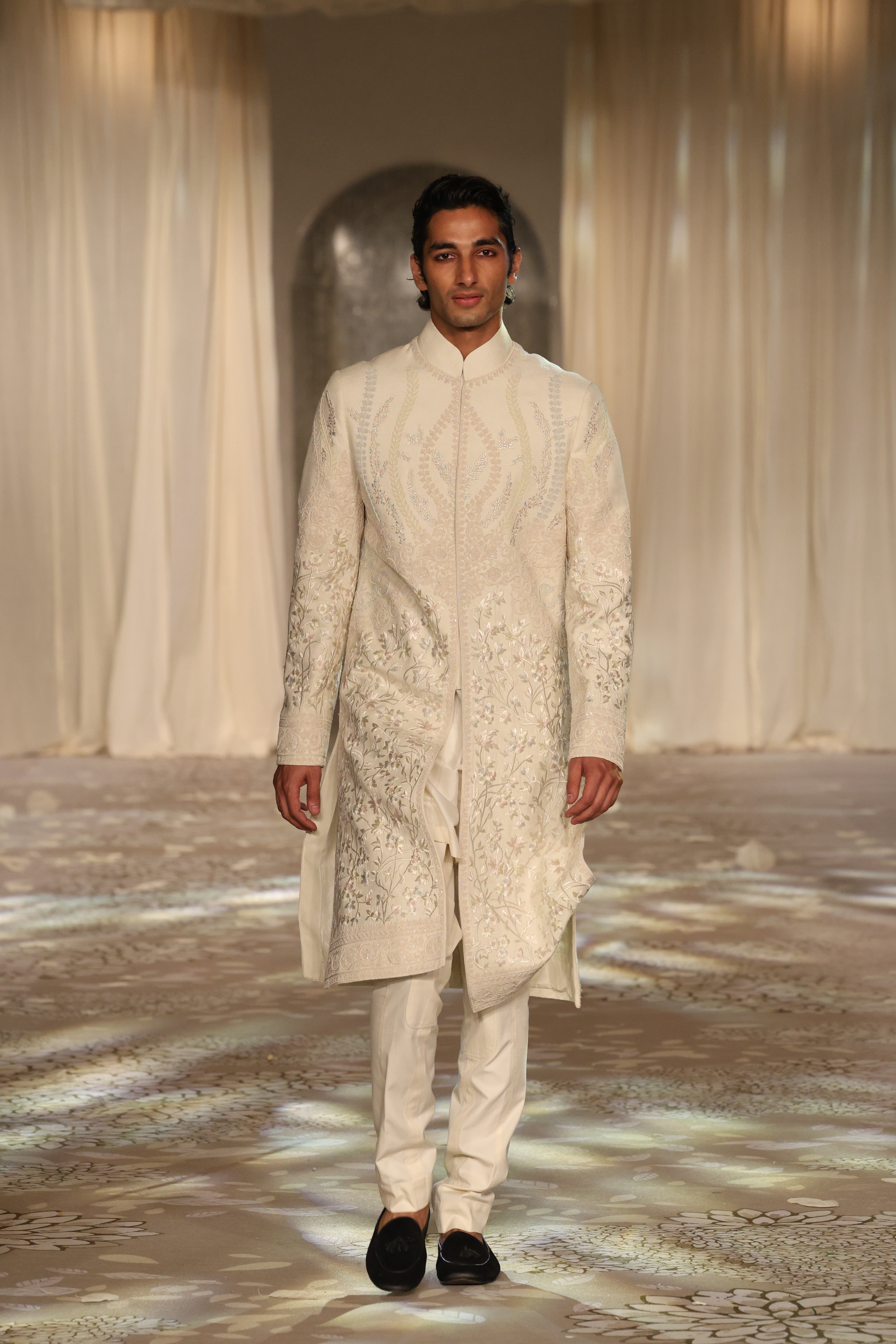 Matka Sherwani With Embroidery