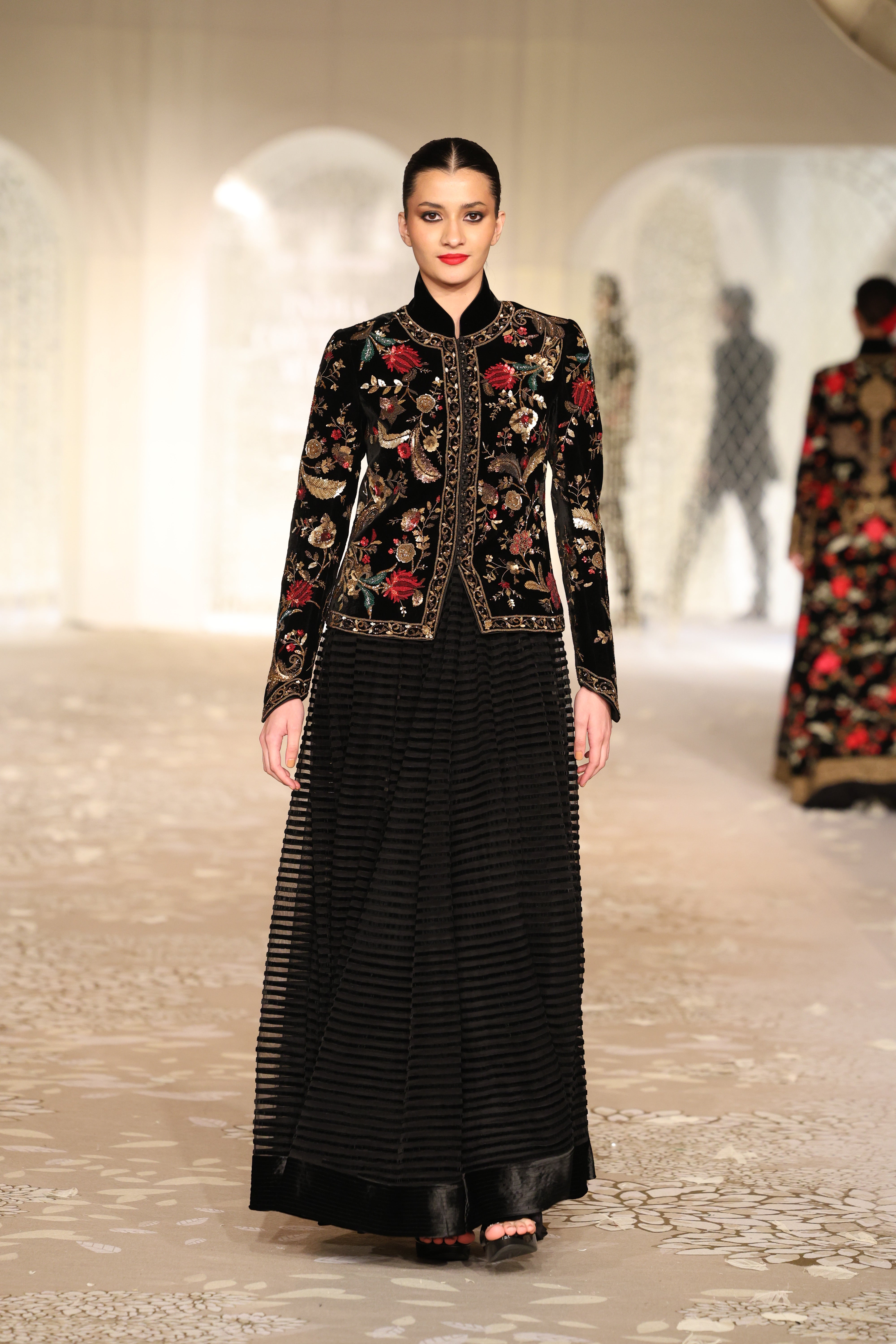 Velvet Embroidered Short Jacket