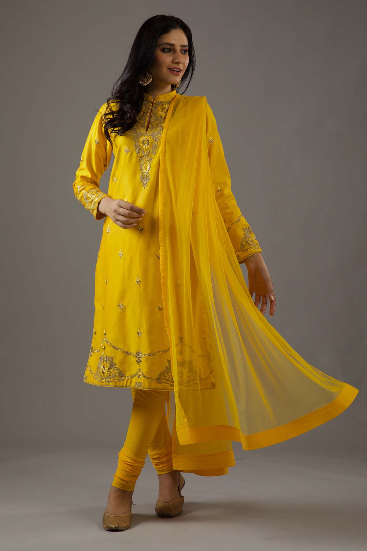 Chanderi Sillk Relax Fit Kurta With Emb On Neck And Net Dupatta