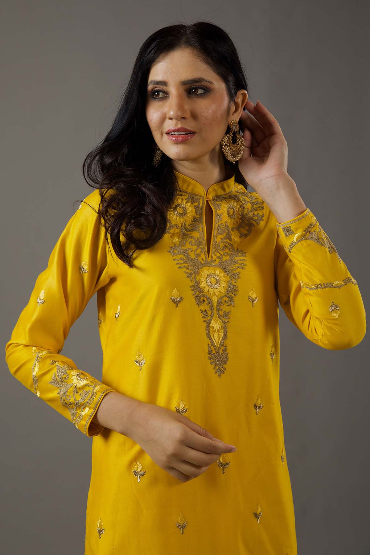 Chanderi Sillk Relax Fit Kurta With Emb On Neck And Net Dupatta