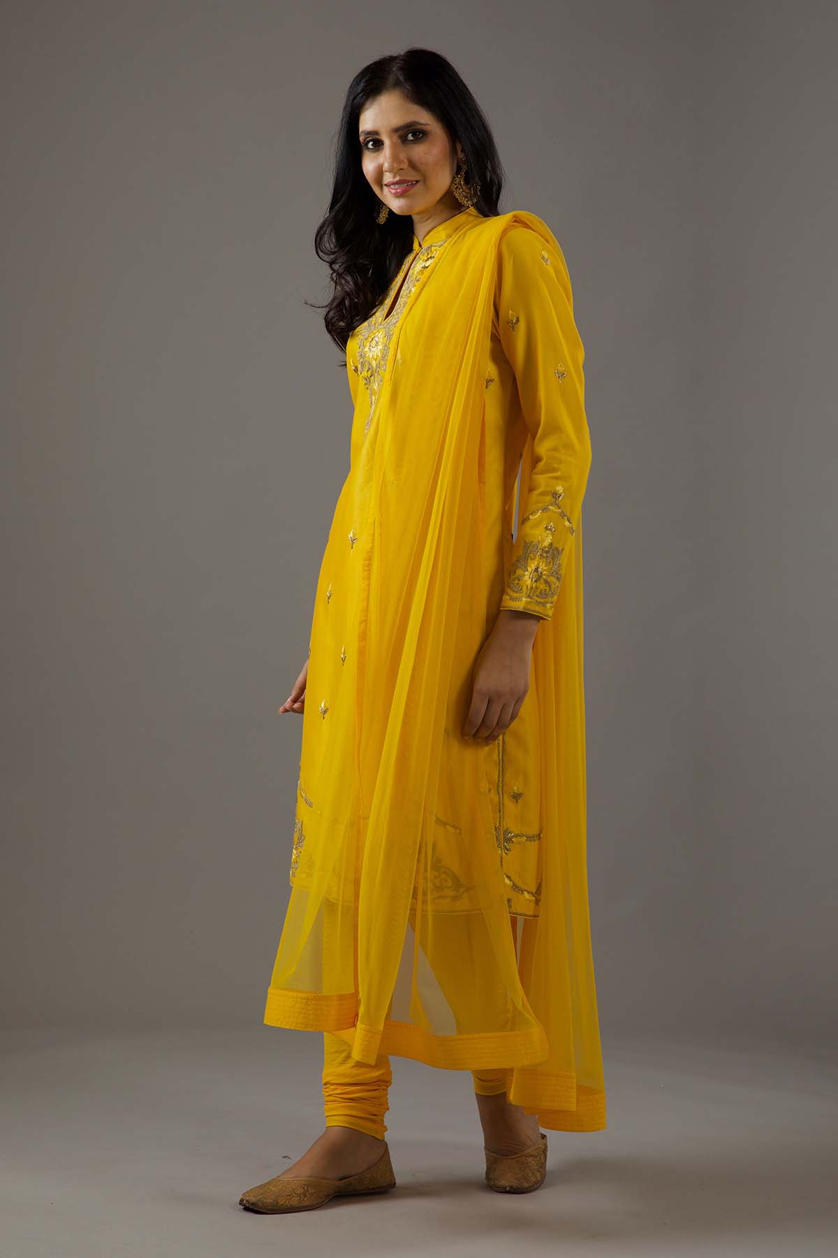 Chanderi Sillk Relax Fit Kurta With Emb On Neck And Net Dupatta