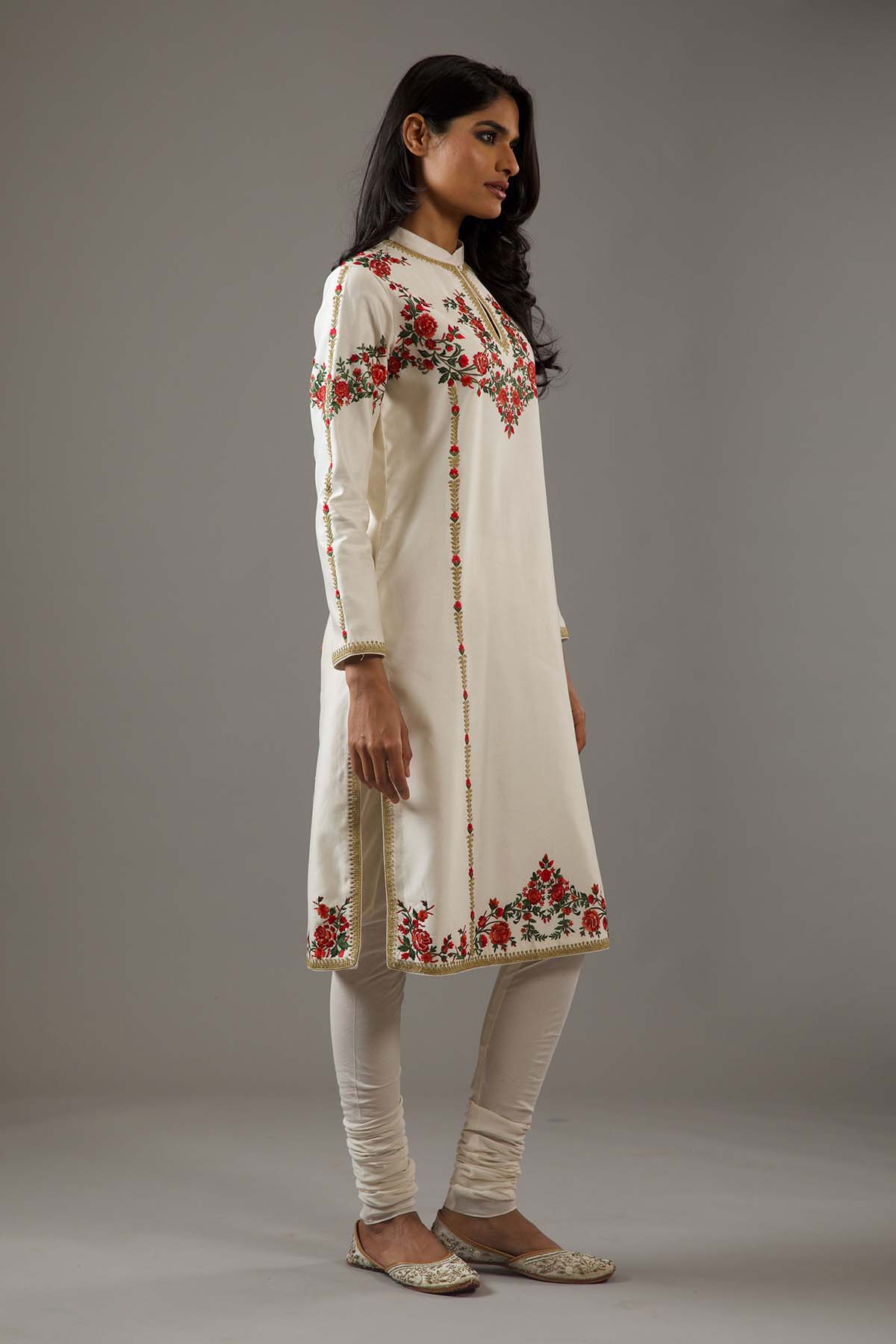 Chanderi Sillk Relax Fit Kurta Set With Emb On Arms And Neck With Net Dupatta