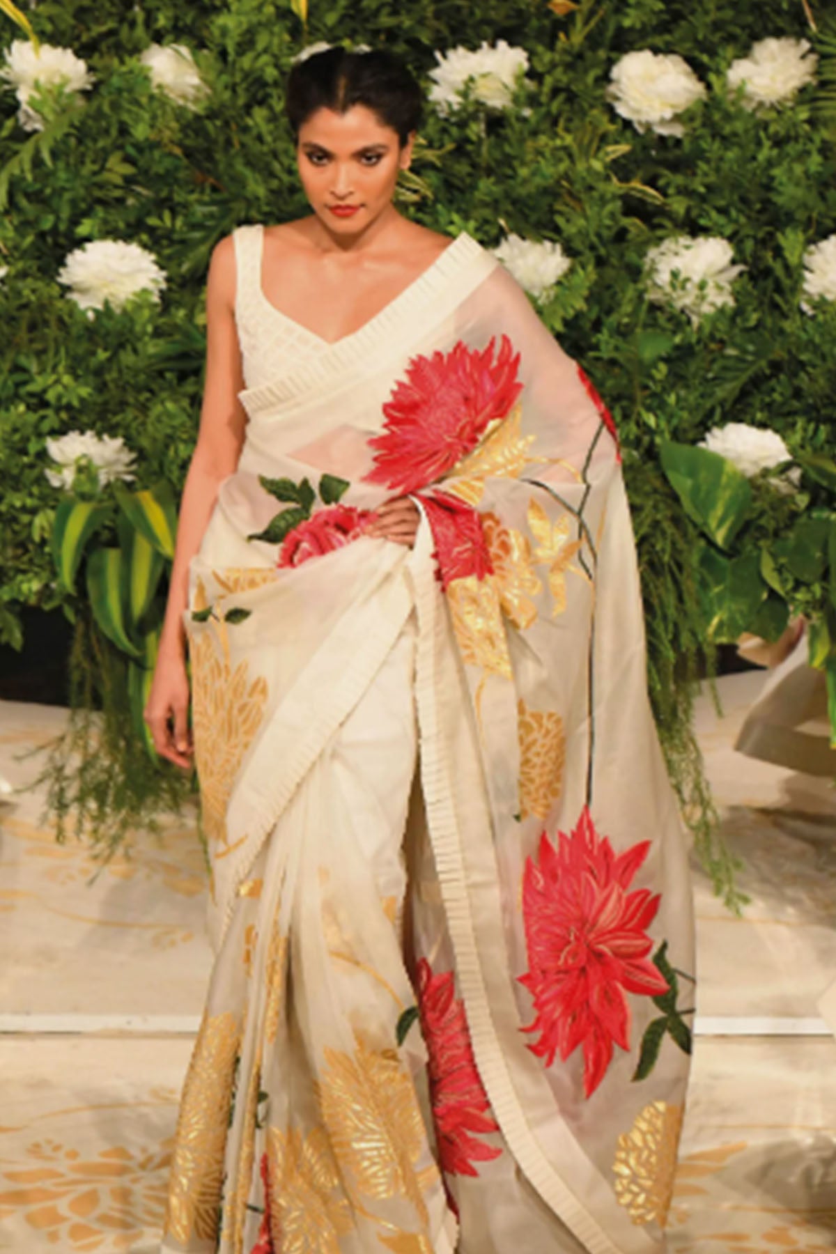 Women'S Ivory Saree With Blouse And Underskirt