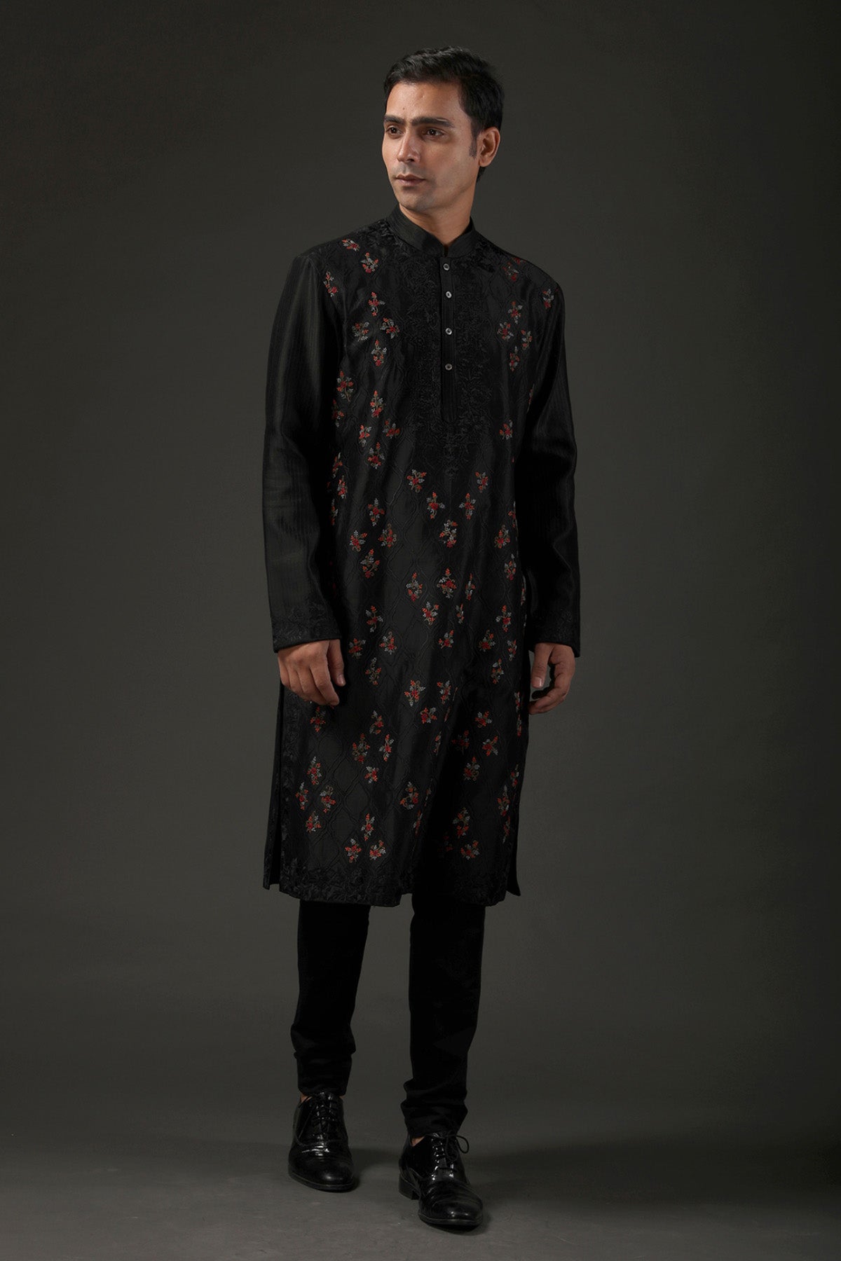 Men's Embroidered Kurta Set