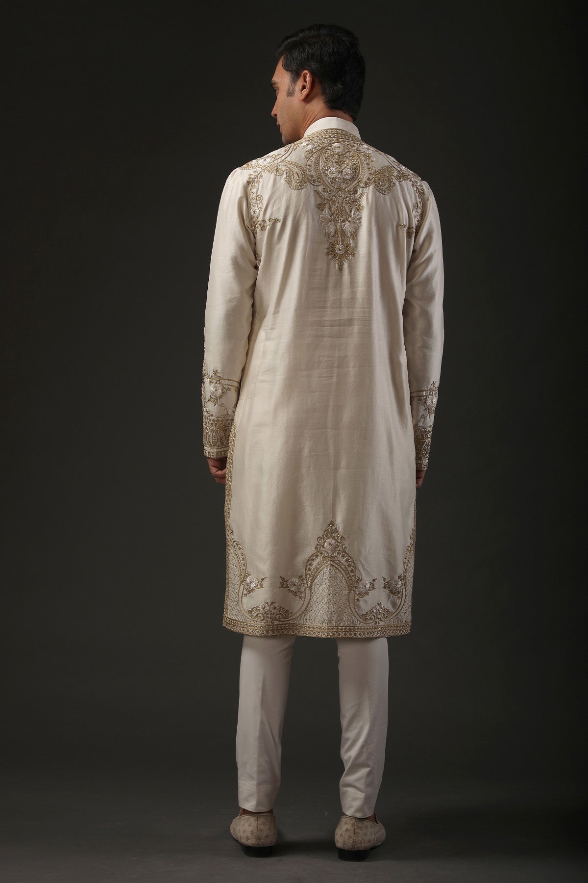 Men's Embroidered Kurta Set