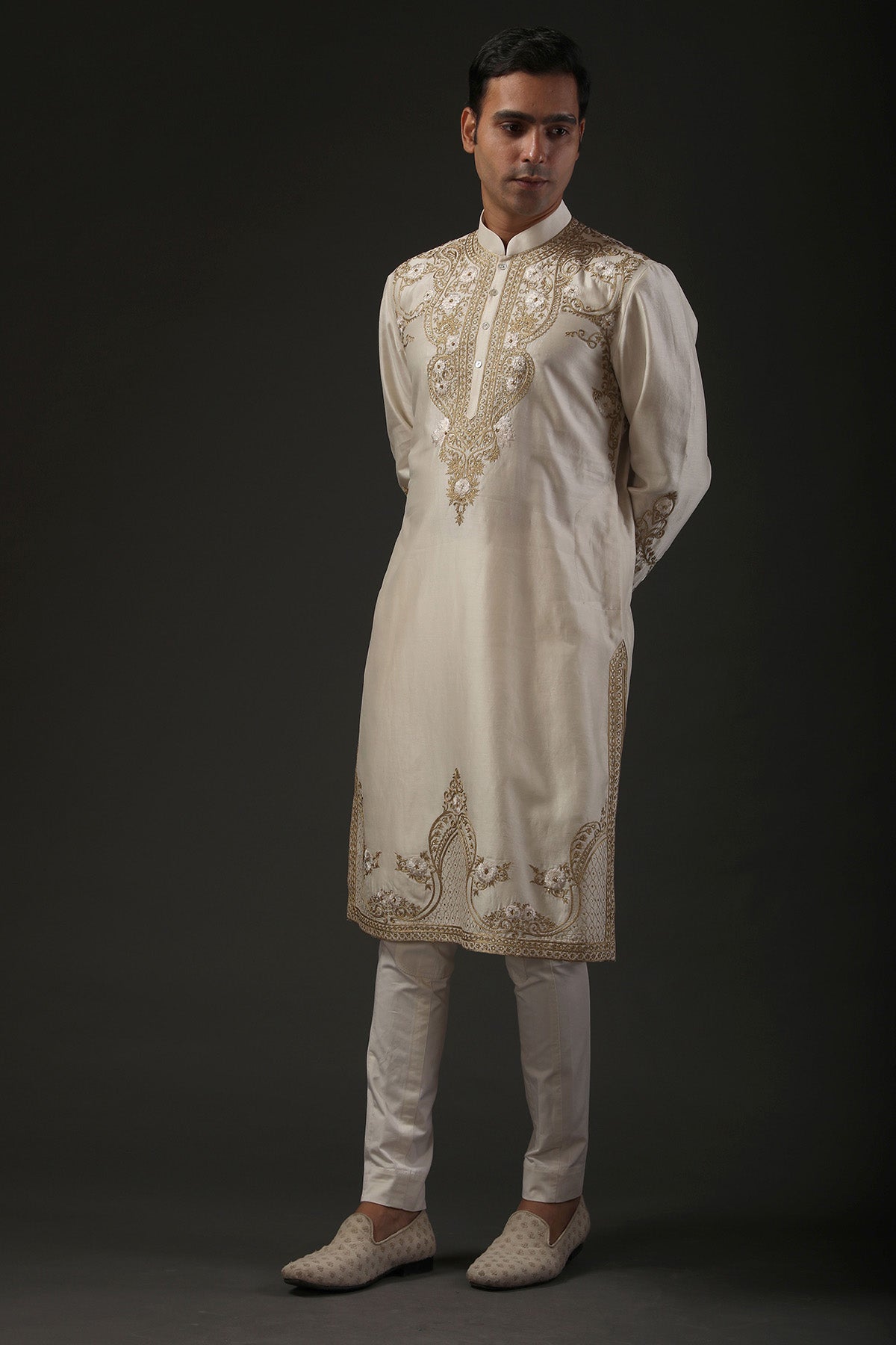 Men's Embroidered Kurta Set