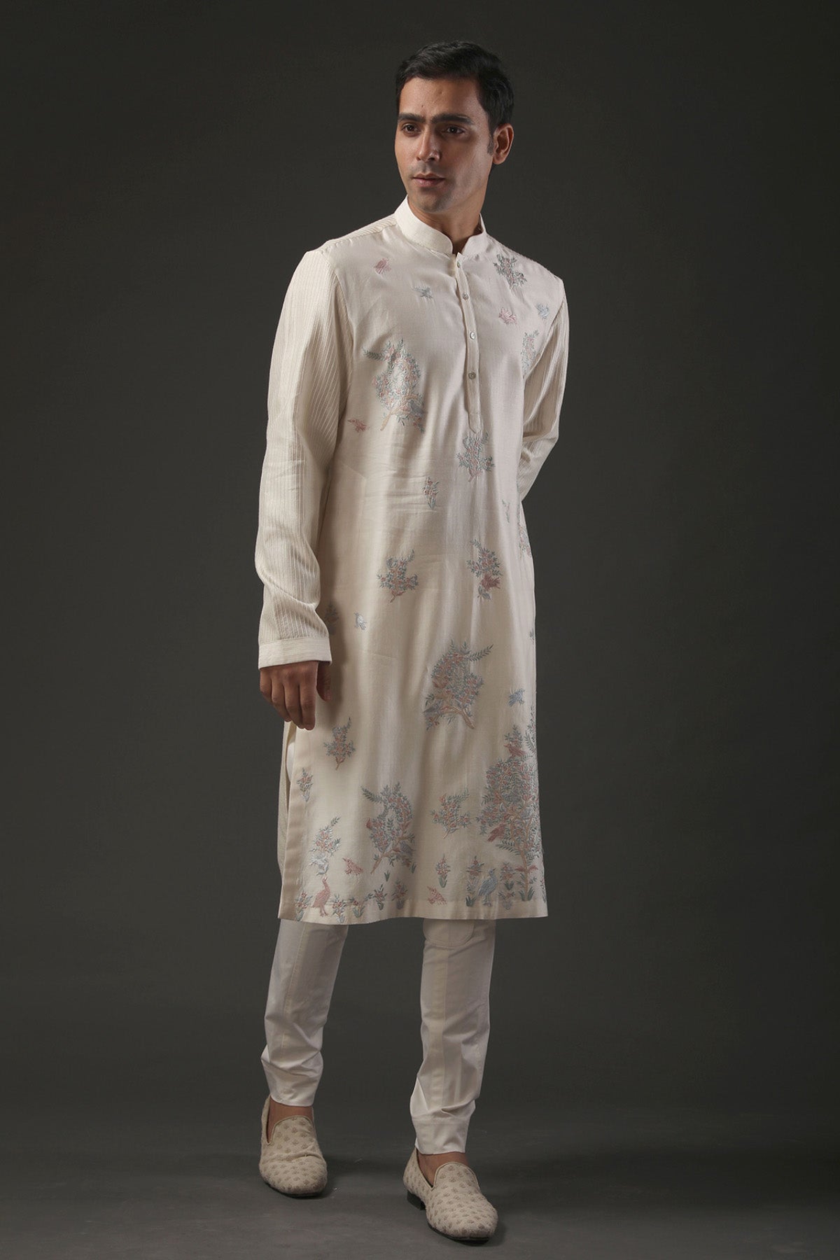 Men's Embroidered Kurta Set