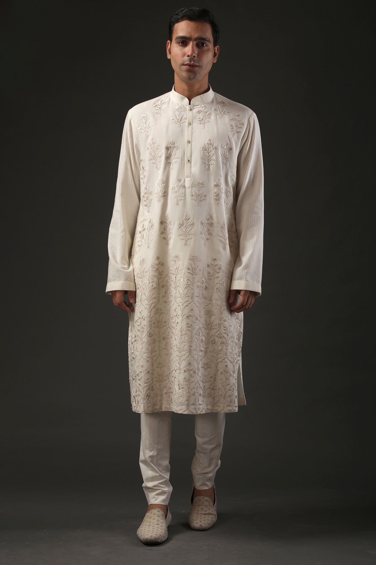 Men's Embroidered Kurta Set