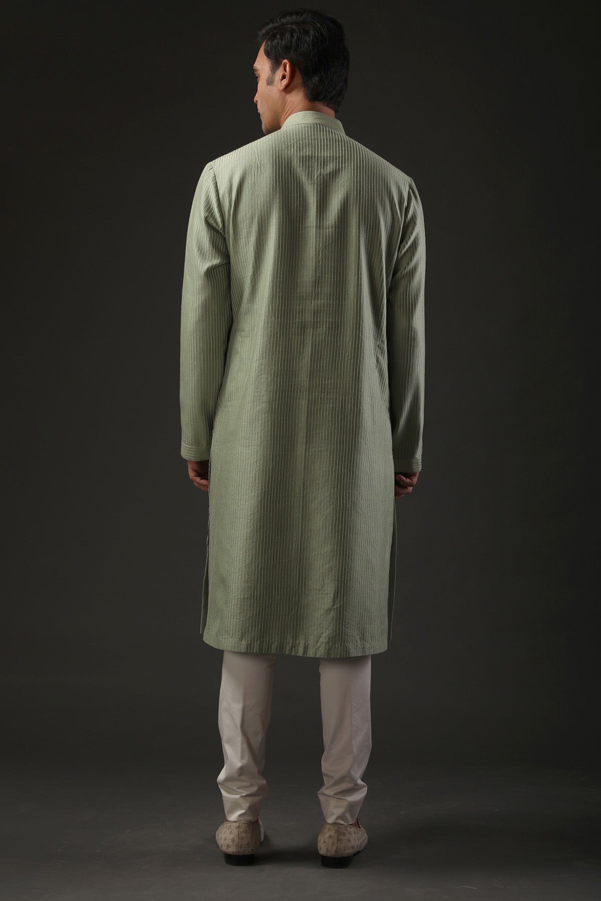 Men's Embroidered Kurta Set