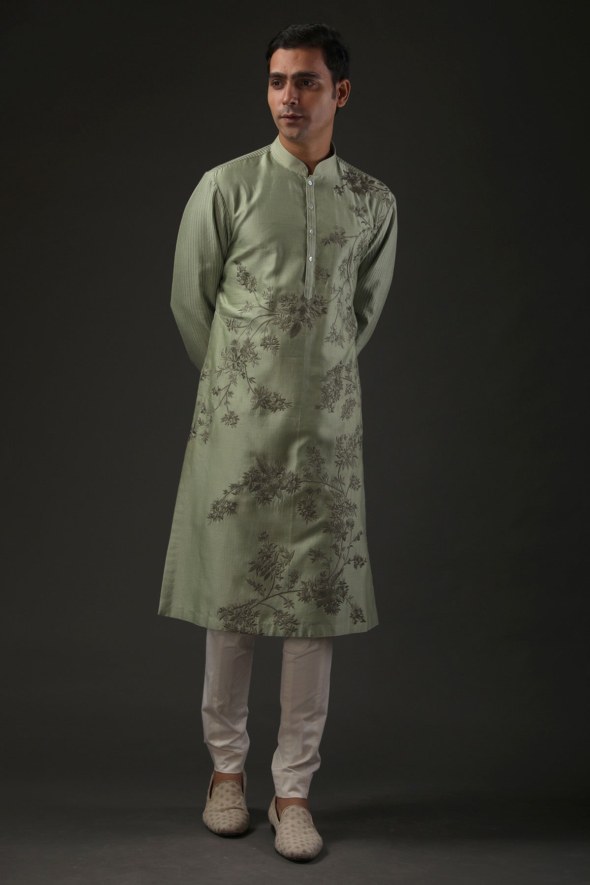 Men's Embroidered Kurta Set