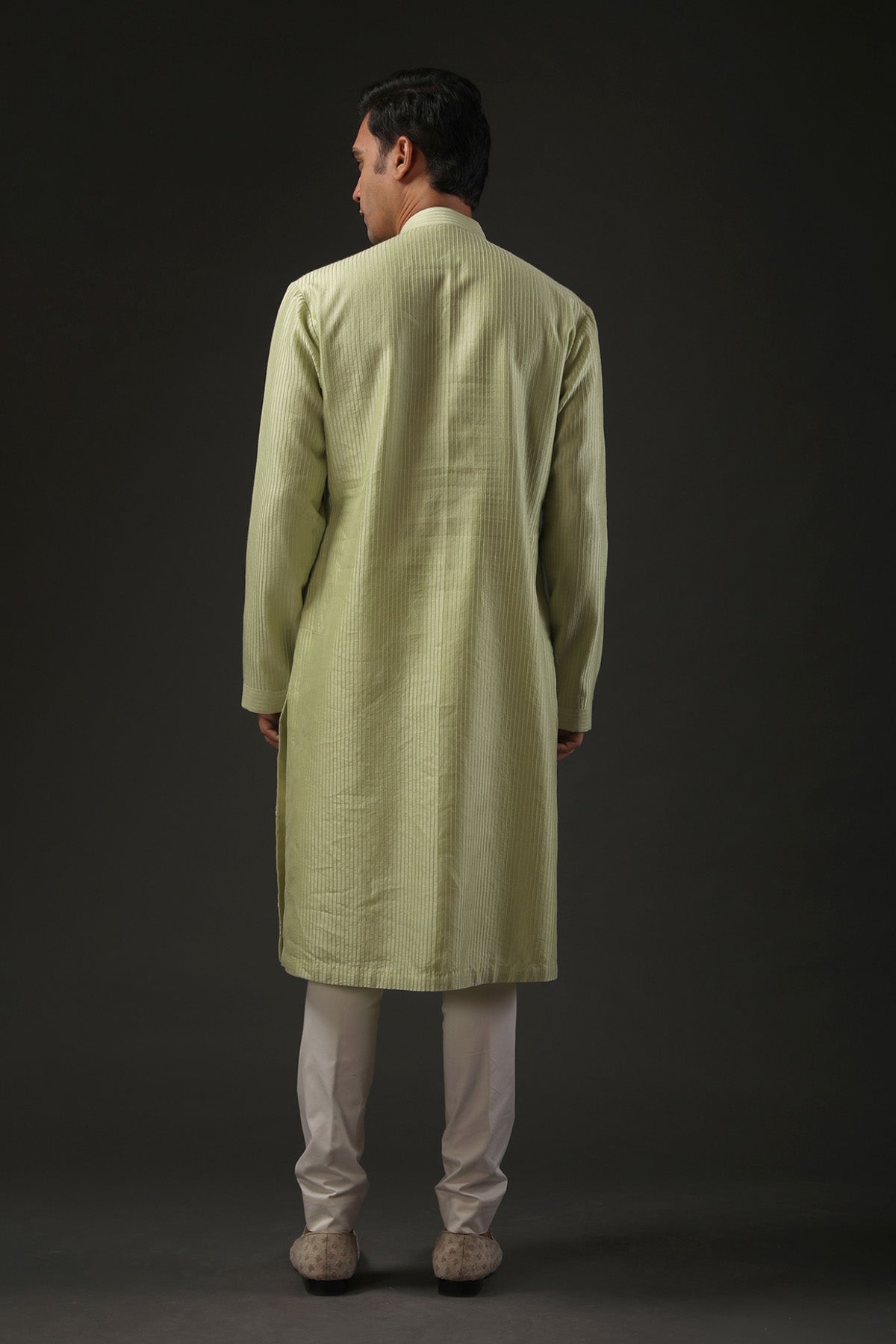 Men's Embroidered Kurta Set