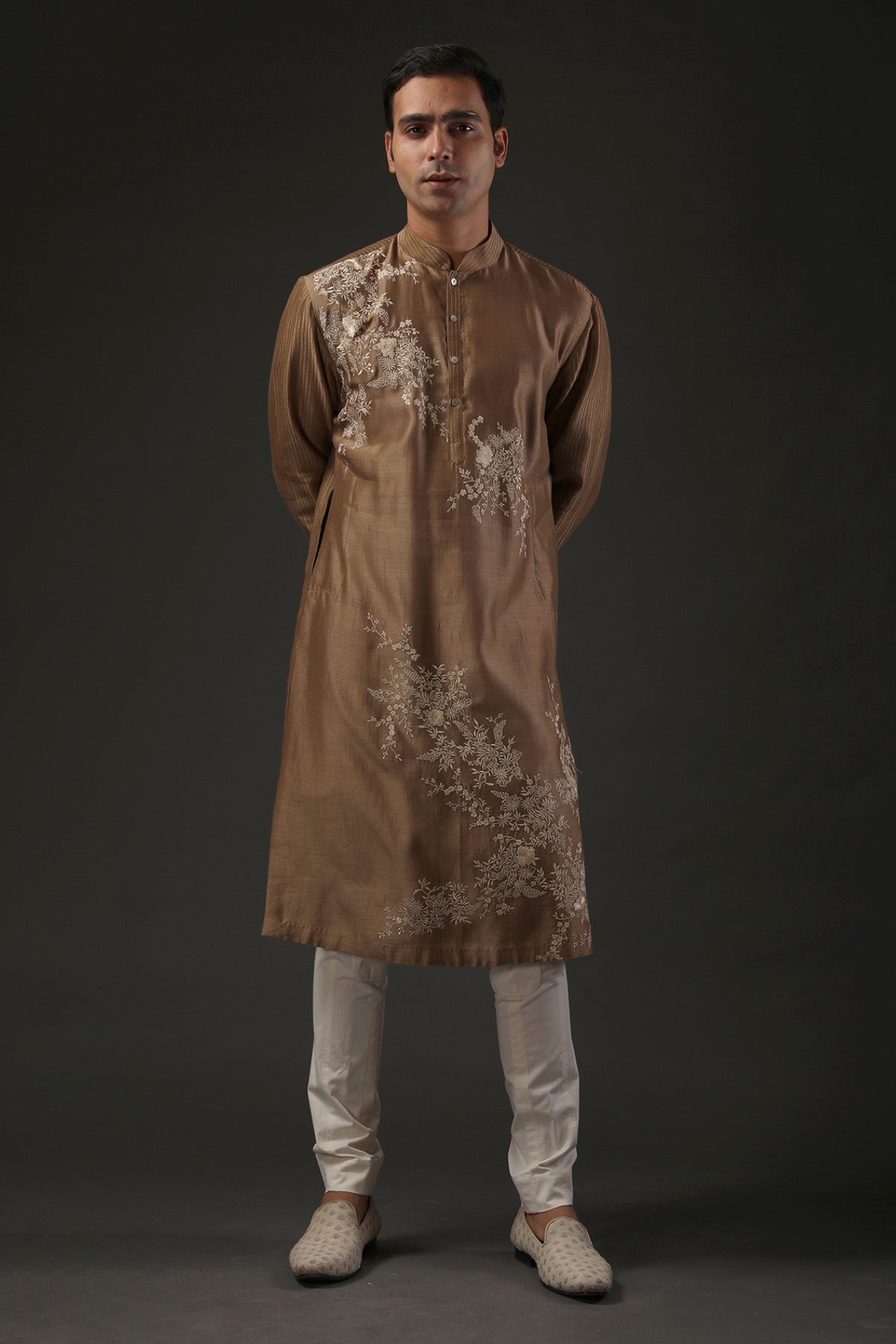 Men's Embroidered Kurta Set