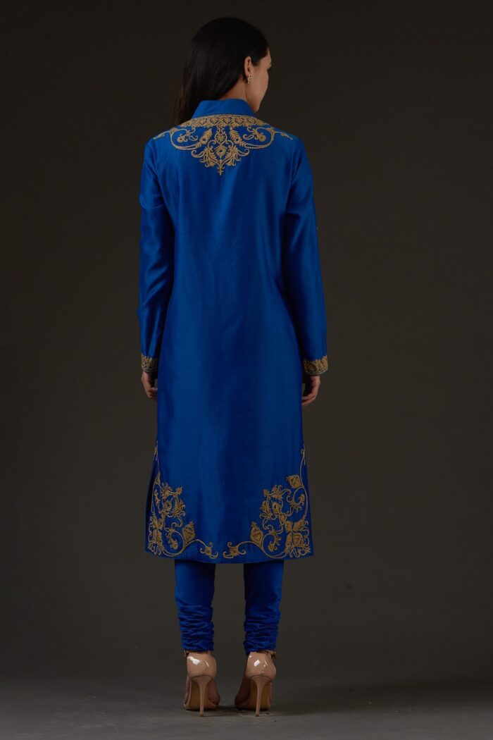 CHANDERI EMBROIDERED KURTA PAIRED WITH CRINKLED CHANDERI DUPATTA & CHURIDAR - Image 3