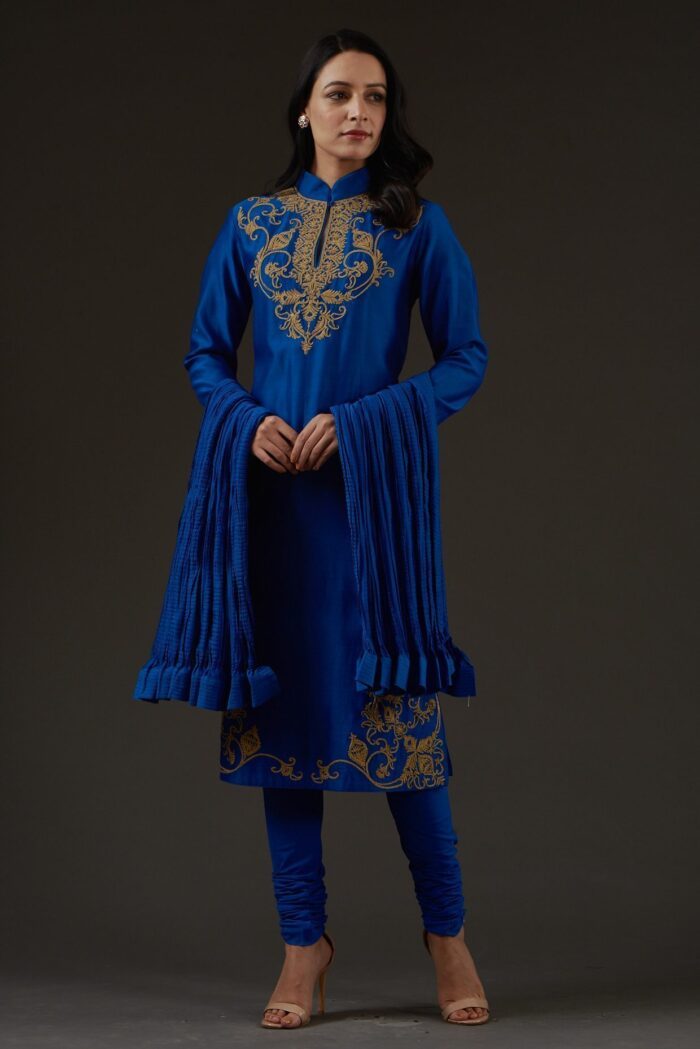 CHANDERI EMBROIDERED KURTA PAIRED WITH CRINKLED CHANDERI DUPATTA & CHURIDAR