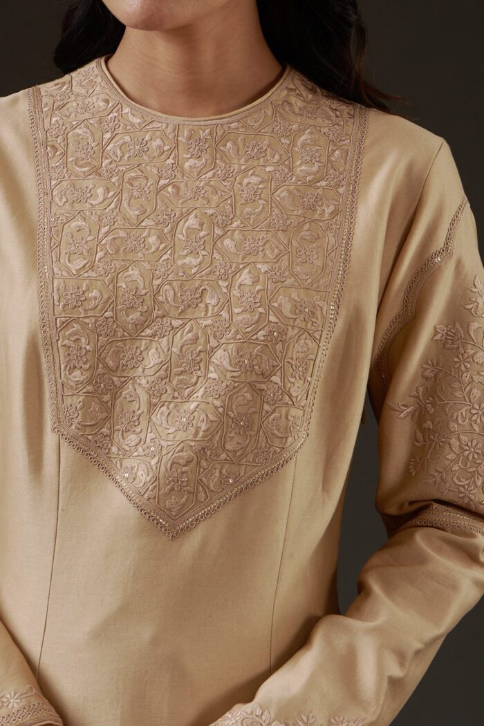 CHANDERI EMBROIDERED KALIDAR KURTA PAIRED WITH CRINKLED CHANDERI DUPATTA & CHURIDAR - Image 2